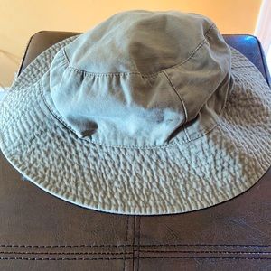 Army green Old Navy hat